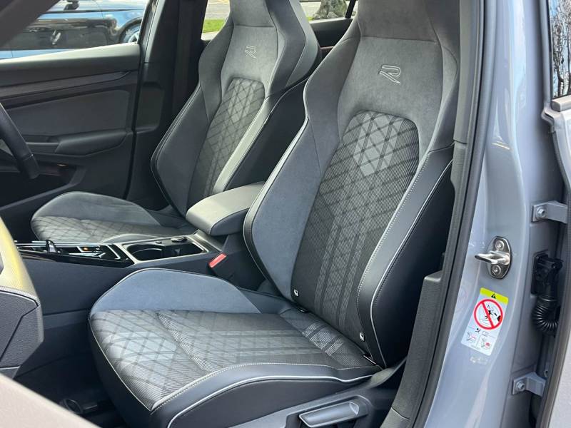 Volkswagen Golf   Registered:2024(24)