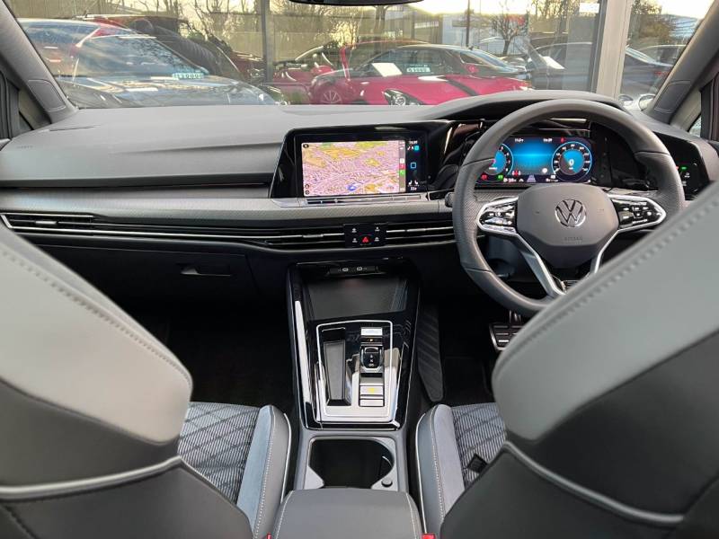 Volkswagen Golf   Registered:2024(24)