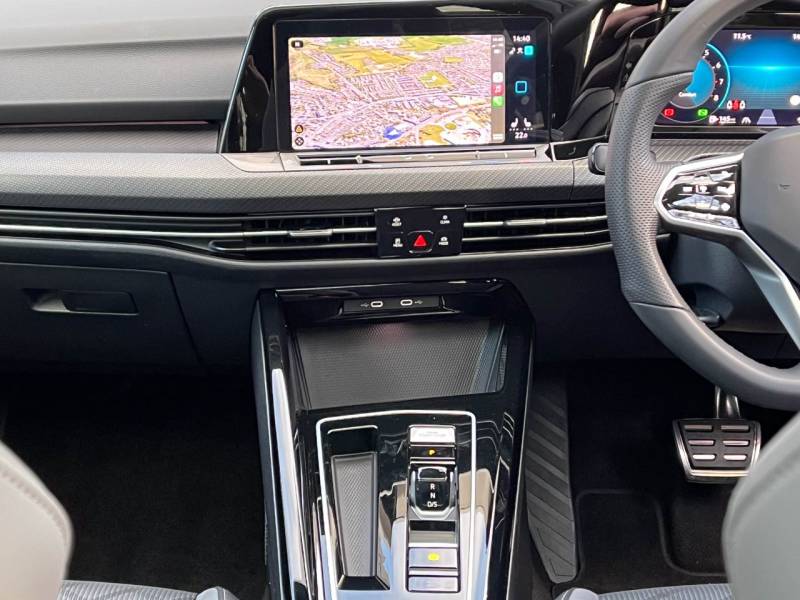 Volkswagen Golf   Registered:2024(24)