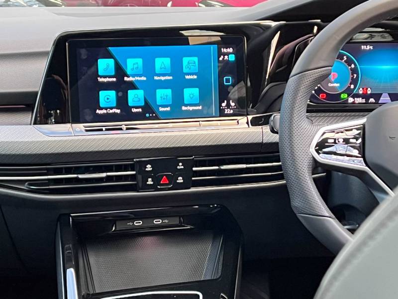 Volkswagen Golf   Registered:2024(24)