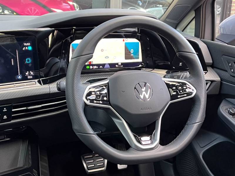 Volkswagen Golf   Registered:2024(24)