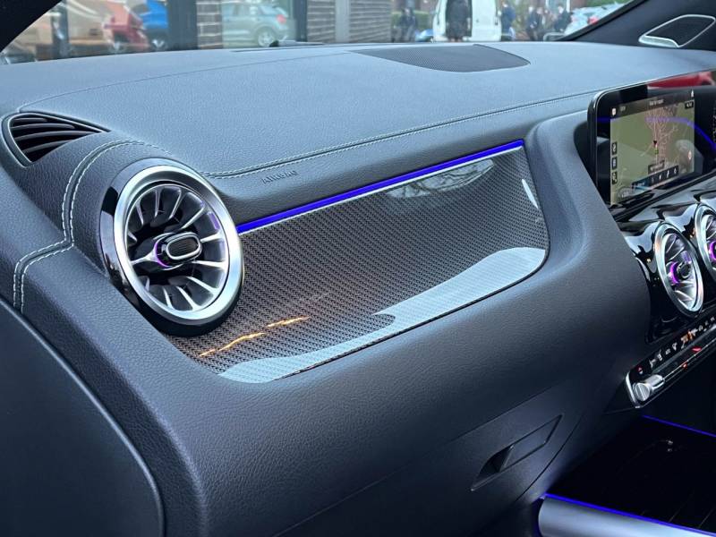 Mercedes Benz GLA   Registered:2022(72)