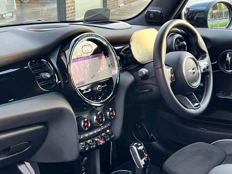 MINI Hatchback   Registered:2022(71)