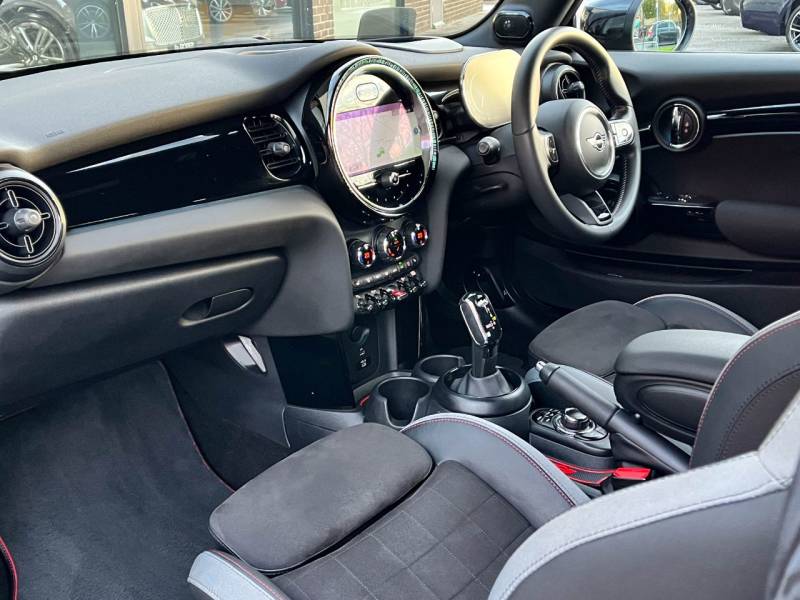 MINI Hatchback   Registered:2022(71)