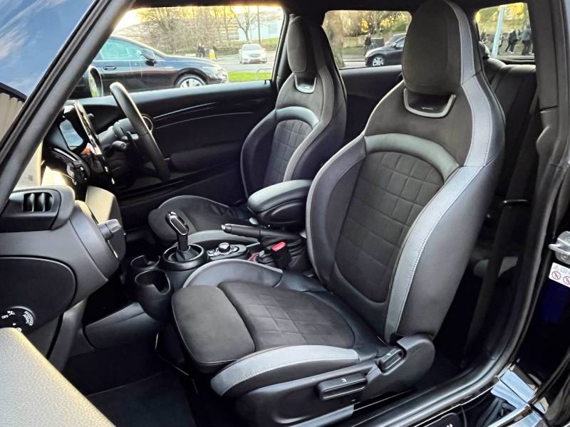 MINI Hatchback   Registered:2022(71)