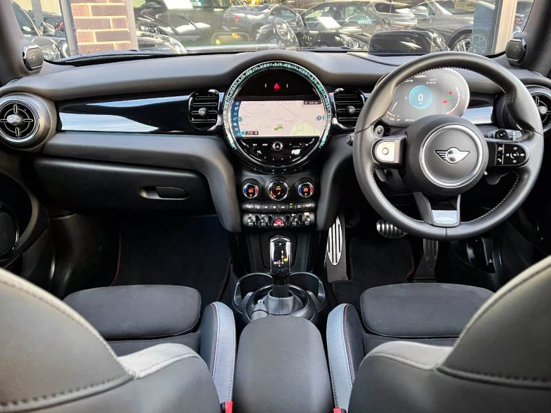 MINI Hatchback   Registered:2022(71)