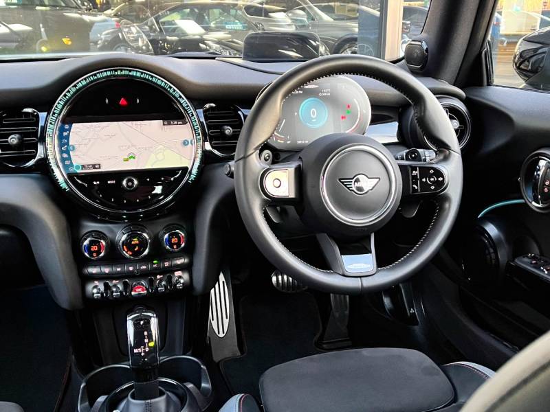 MINI Hatchback   Registered:2022(71)