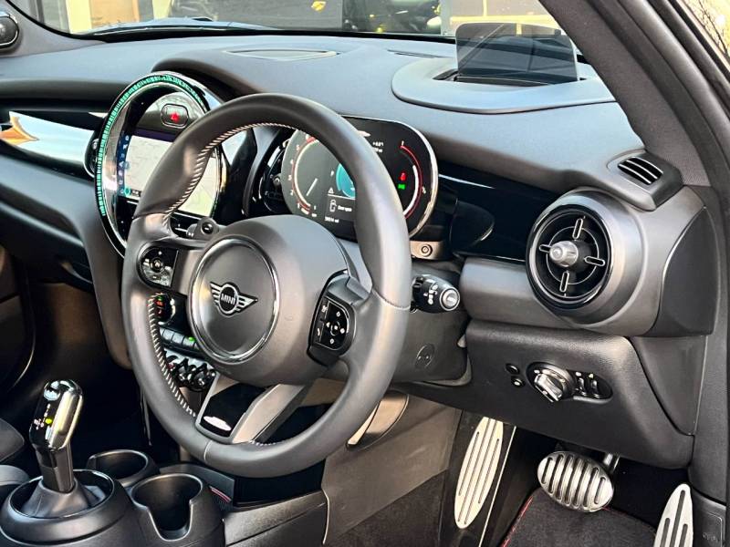 MINI Hatchback   Registered:2022(71)