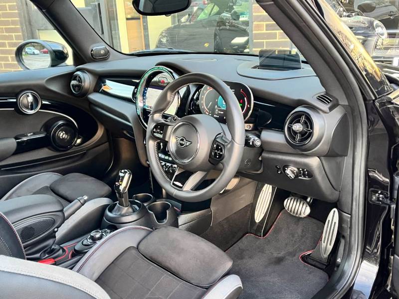 MINI Hatchback   Registered:2022(71)