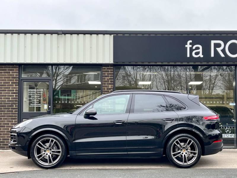 Porsche Cayenne   Registered:2022(72)