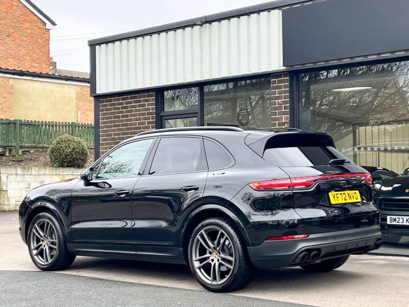 Porsche Cayenne   Registered:2022(72)