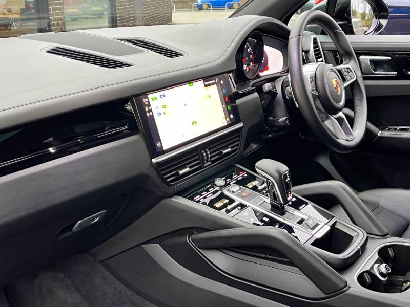 Porsche Cayenne   Registered:2022(72)