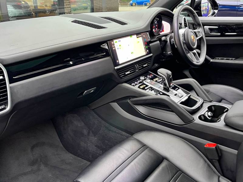 Porsche Cayenne   Registered:2022(72)