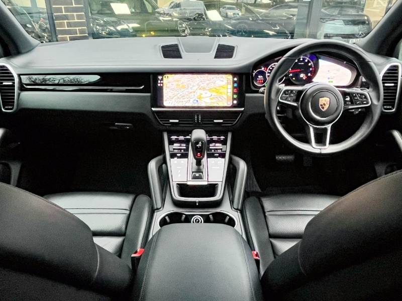 Porsche Cayenne   Registered:2022(72)