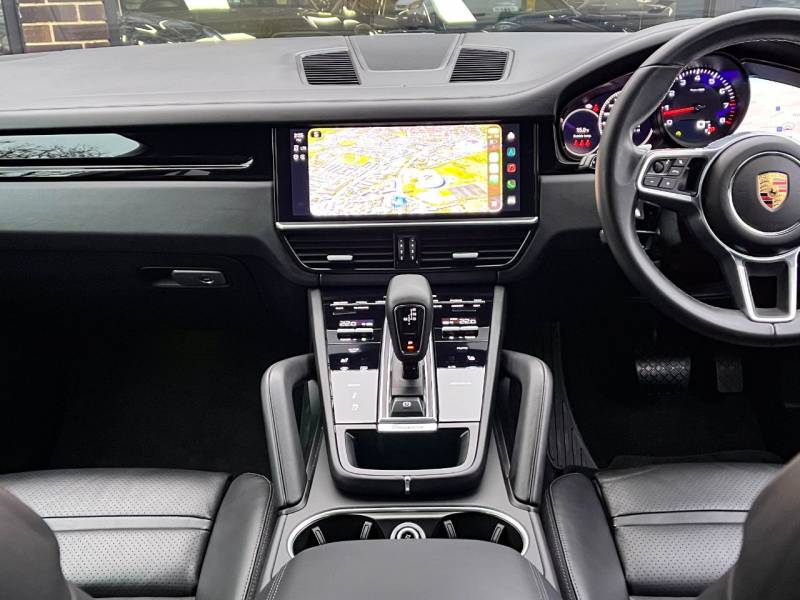 Porsche Cayenne   Registered:2022(72)