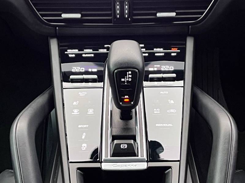 Porsche Cayenne   Registered:2022(72)