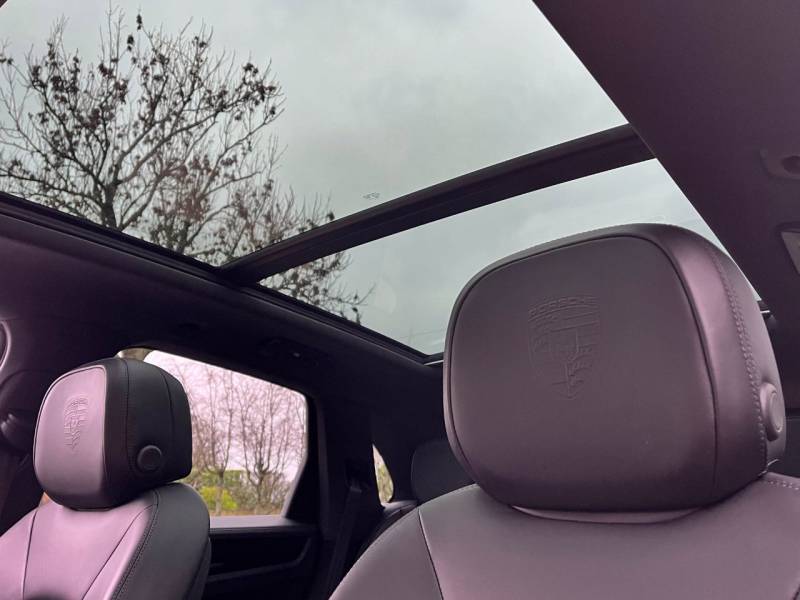 Porsche Cayenne   Registered:2022(72)