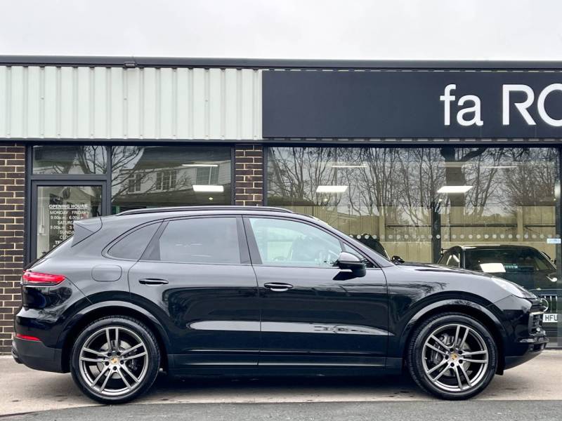 Porsche Cayenne   Registered:2022(72)