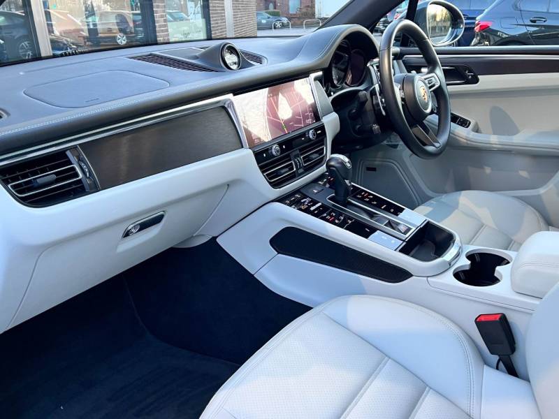 Porsche Macan   Registered:2023(23)