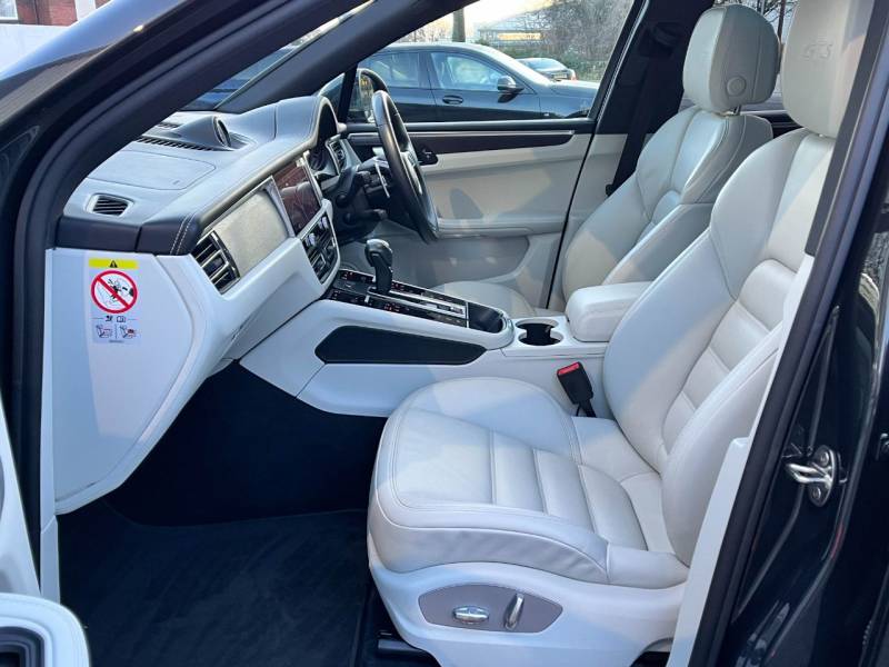 Porsche Macan   Registered:2023(23)