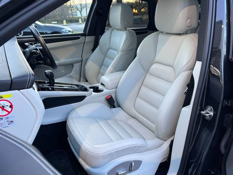 Porsche Macan   Registered:2023(23)