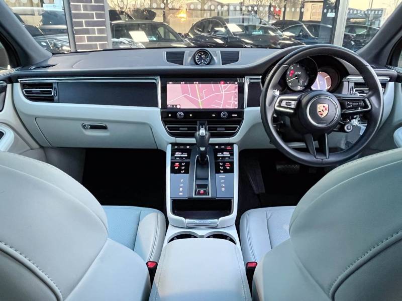 Porsche Macan   Registered:2023(23)