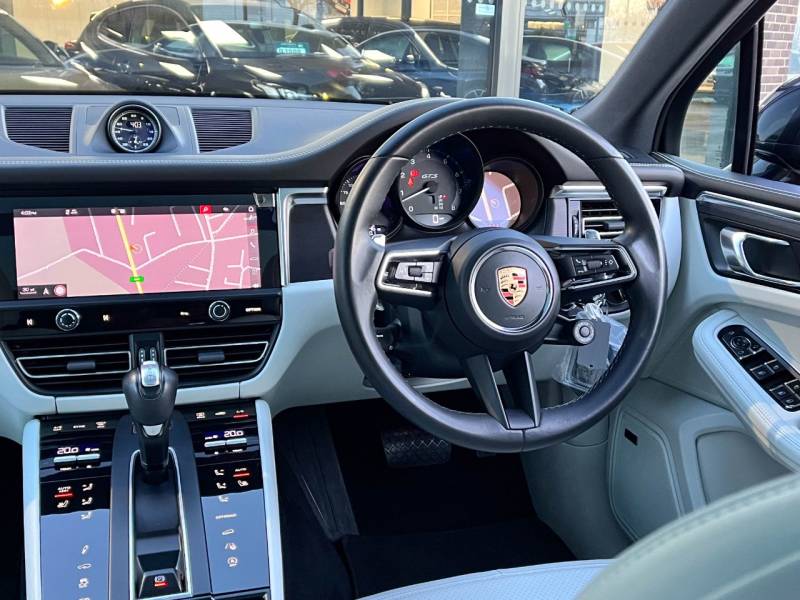 Porsche Macan   Registered:2023(23)