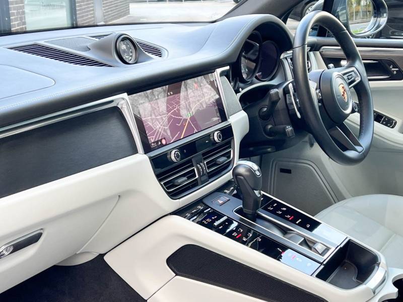 Porsche Macan   Registered:2023(23)