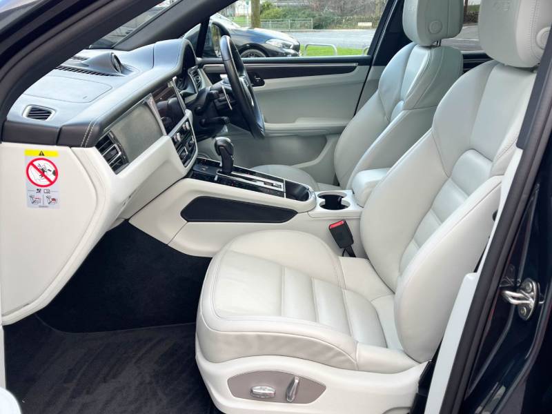 Porsche Macan   Registered:2023(23)