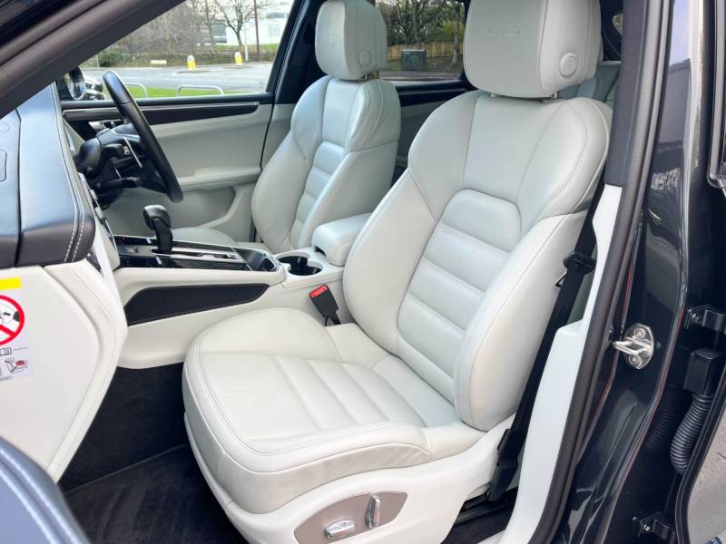 Porsche Macan   Registered:2023(23)