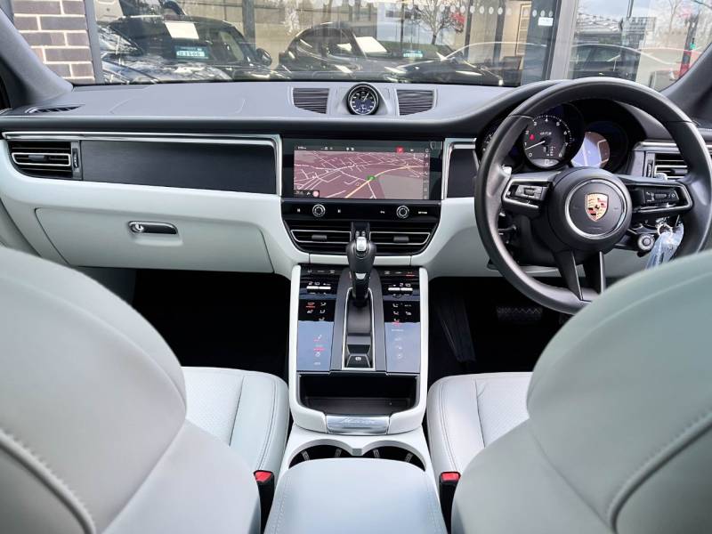 Porsche Macan   Registered:2023(23)