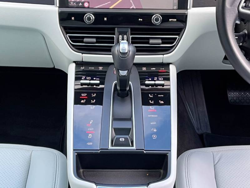 Porsche Macan   Registered:2023(23)