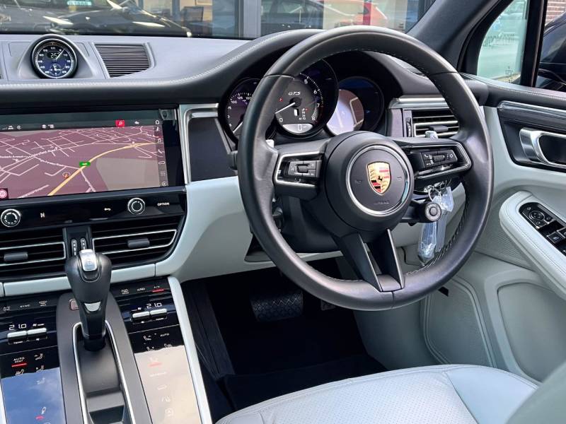 Porsche Macan   Registered:2023(23)