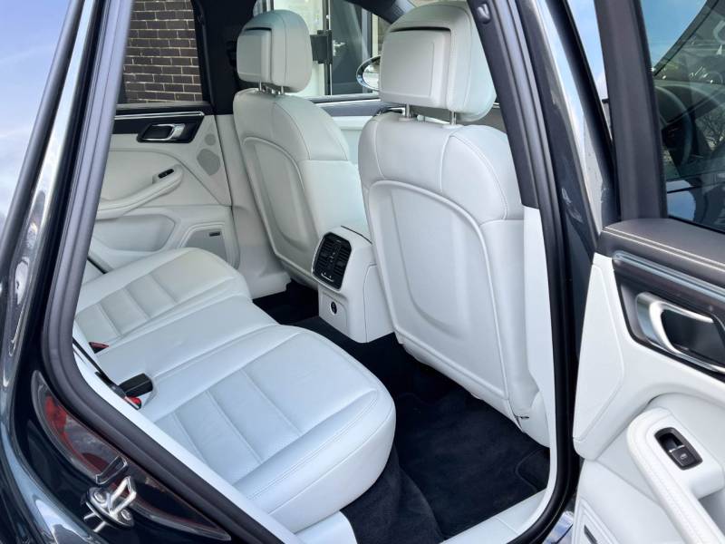 Porsche Macan   Registered:2023(23)