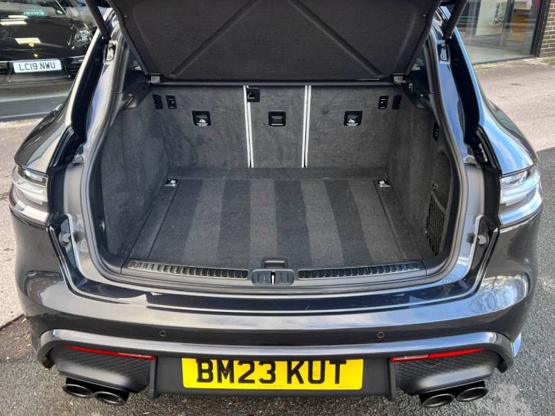 Porsche Macan   Registered:2023(23)