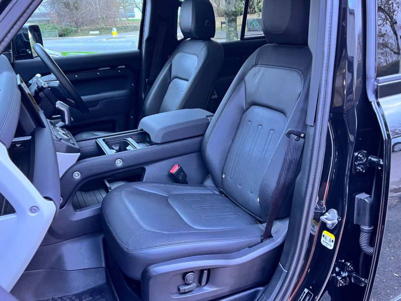 Land Rover Defender   Registered:2022(22)