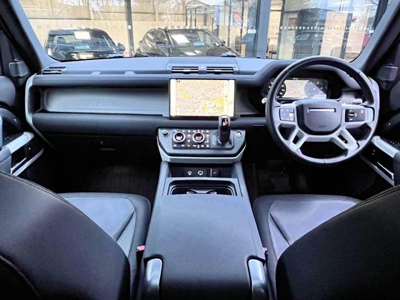 Land Rover Defender   Registered:2022(22)