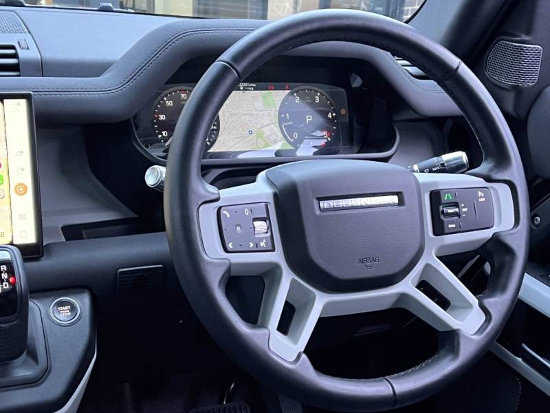 Land Rover Defender   Registered:2022(22)