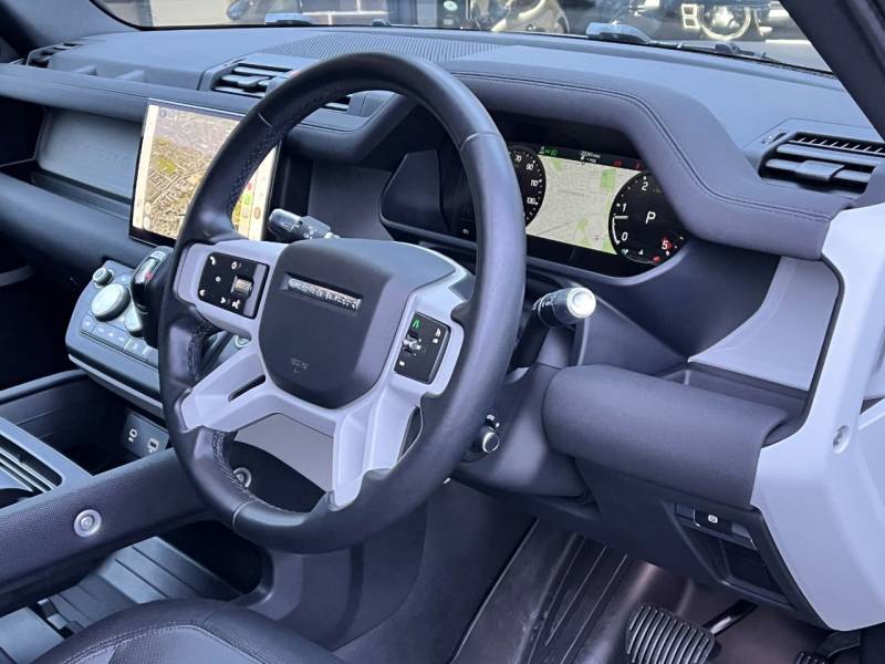 Land Rover Defender   Registered:2022(22)