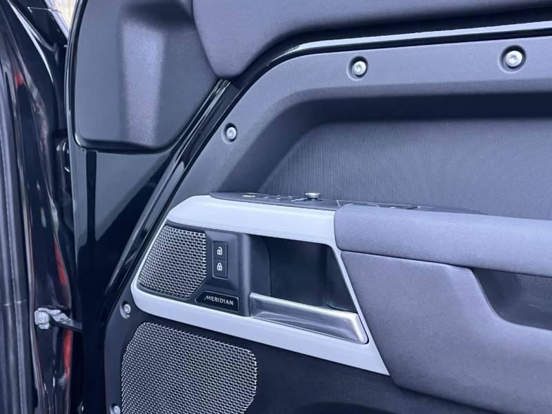 Land Rover Defender   Registered:2022(22)