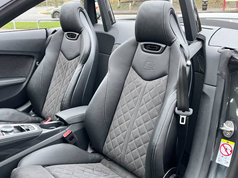 Audi TTS RoaDSter   Registered:2023(23)