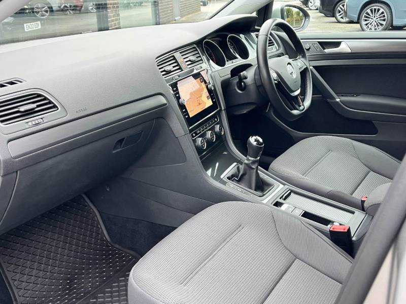 Volkswagen Golf   Registered:2020(20)