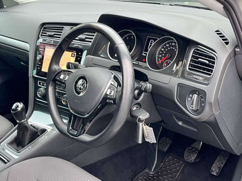 Volkswagen Golf   Registered:2020(20)