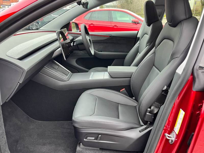 Tesla Model Y   Registered:2025(75)