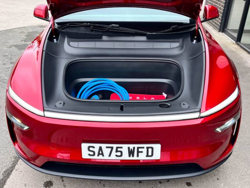 Tesla Model Y   Registered:2025(75)