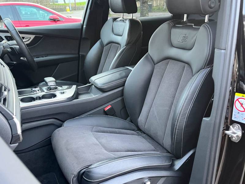 Audi Q7   Registered:2019(69)