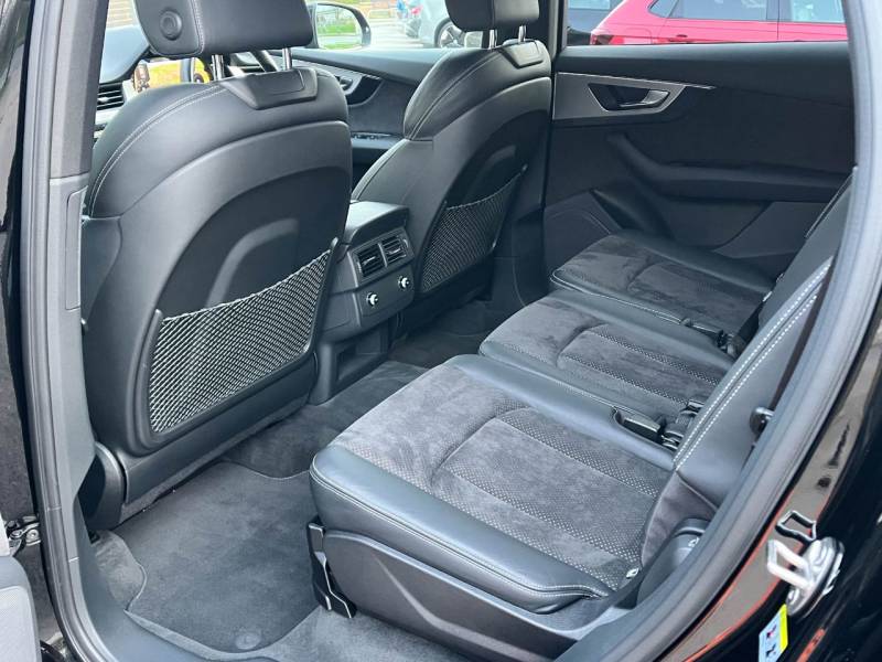 Audi Q7   Registered:2019(69)