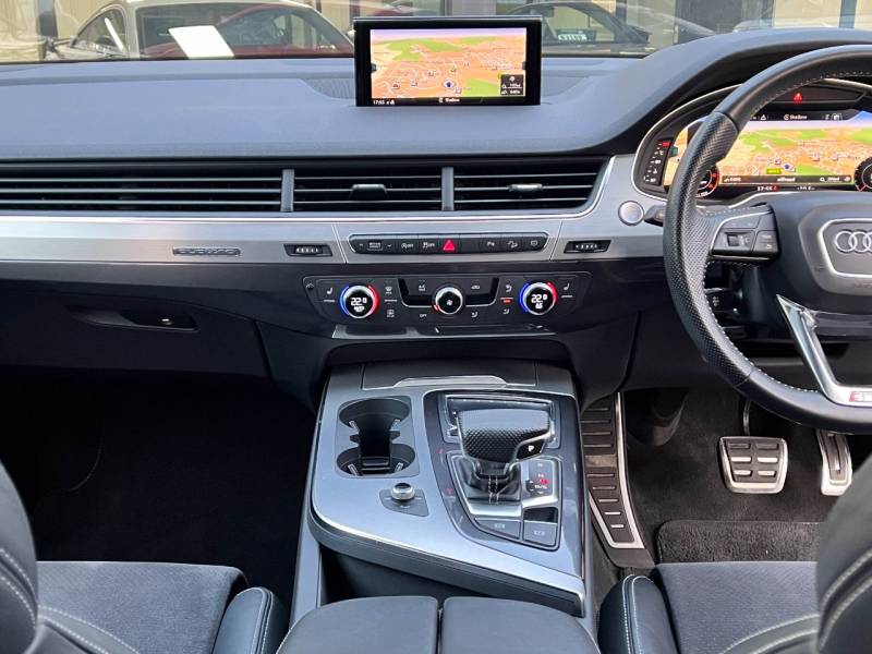 Audi Q7   Registered:2019(69)