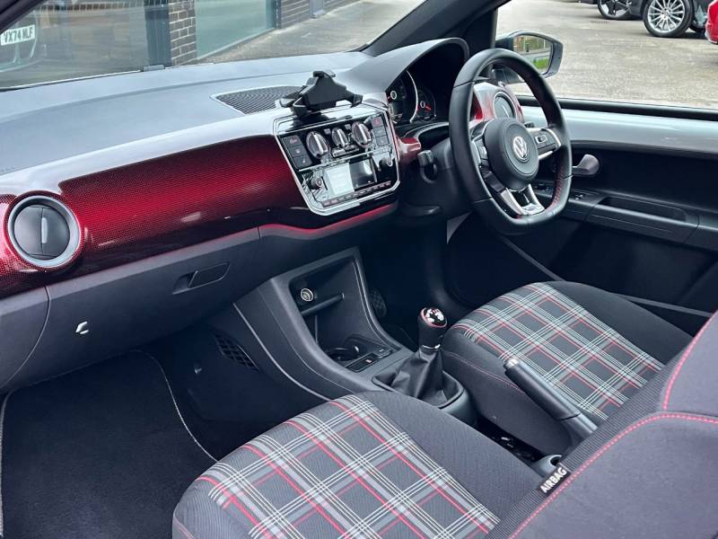 Volkswagen Up   Registered:2022(22)