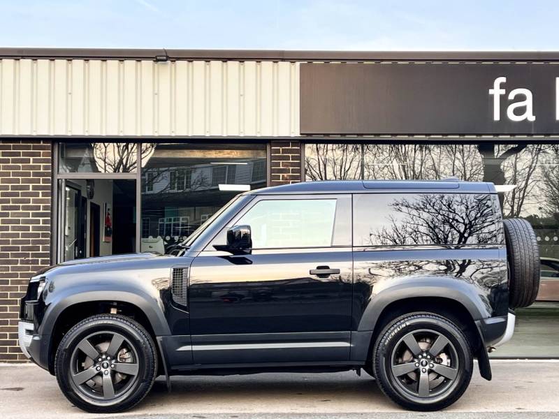 Land Rover Defender 90   Registered:2023(73)